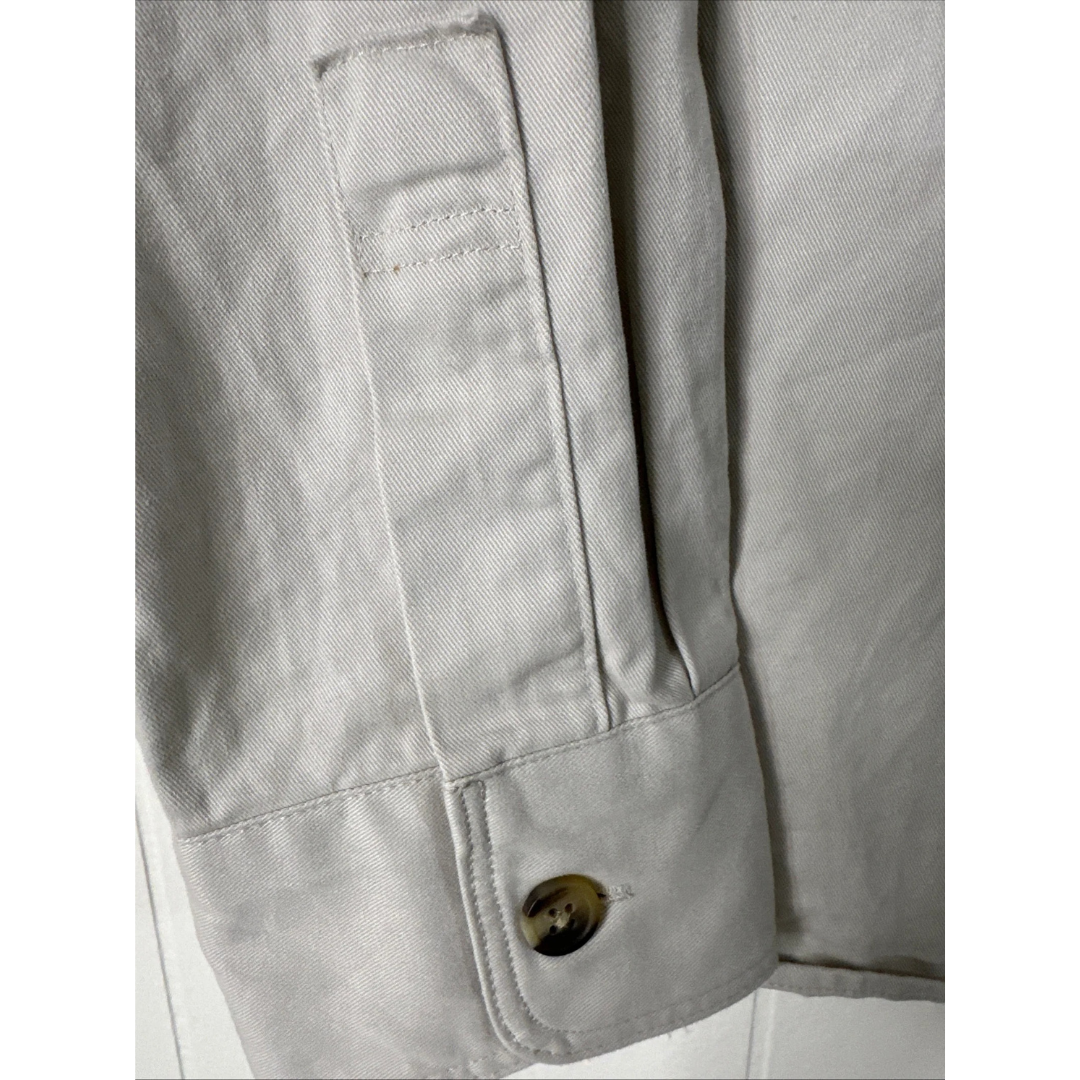 Close-up of end of sleeve showing a one button cuff