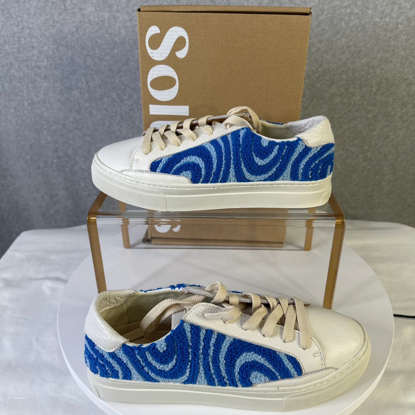 Soludos side view with box