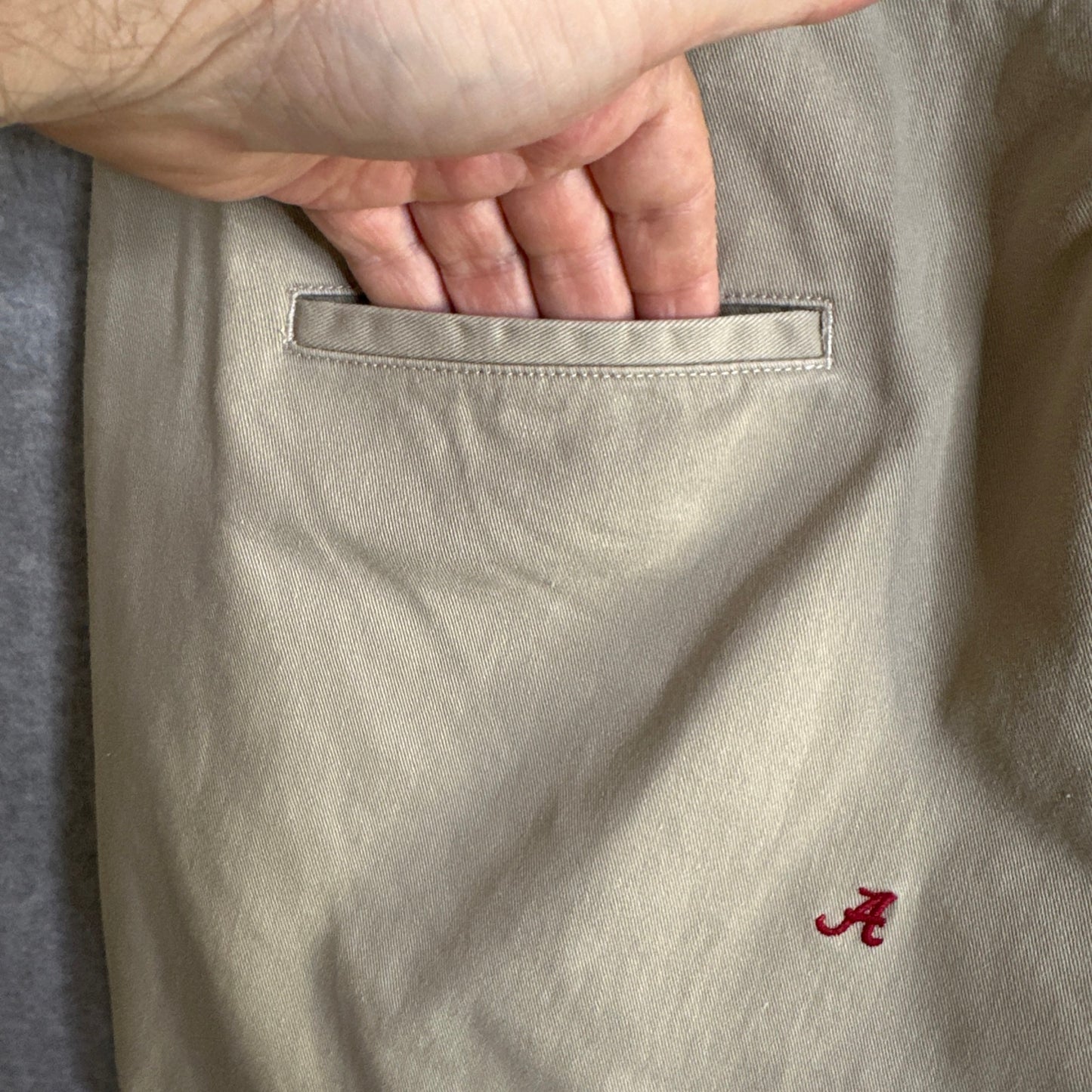 Campus Chinos University Of Alabama Crimson Tide Cotton Twill Khaki Chinos - A Logo Pattern Men's 42X30