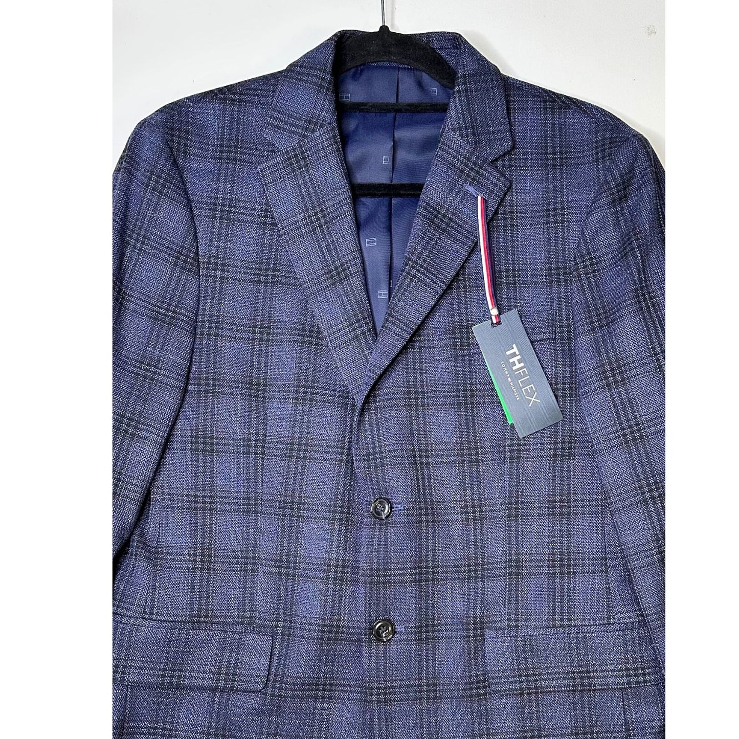 38 Short - Tommy Hilfiger Modern Fit Stretch Sport Coat Blazer Navy Blue Red Check - Looking For This Size In Blazers, Suits, Or Other Items -  Message Us - We Are Glad To Assist. Canali To Carhartt & Everything In Between For The Well Dressed Modern Man