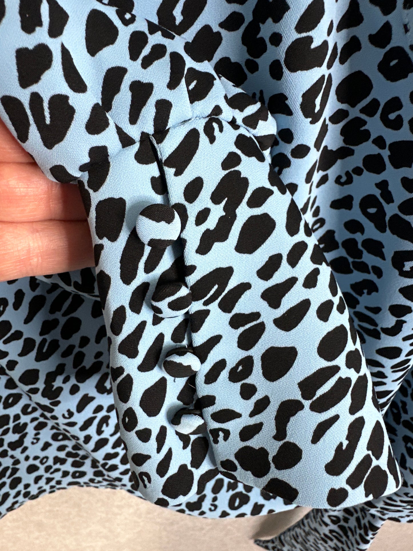 Chico's Classic Fit Blue Leopard Print Blouse With Side Tie Accent Chico's Size 3 US Size 16 / 18 - XL