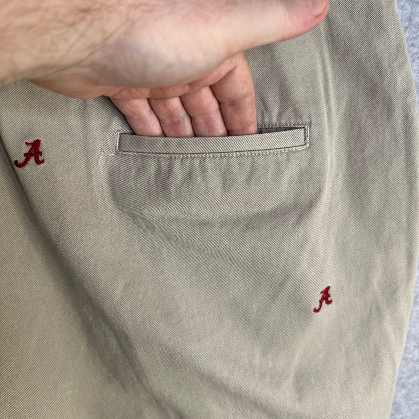 Campus Chinos University Of Alabama Crimson Tide Cotton Twill Khaki Chinos - A Logo Pattern Men's 42X30