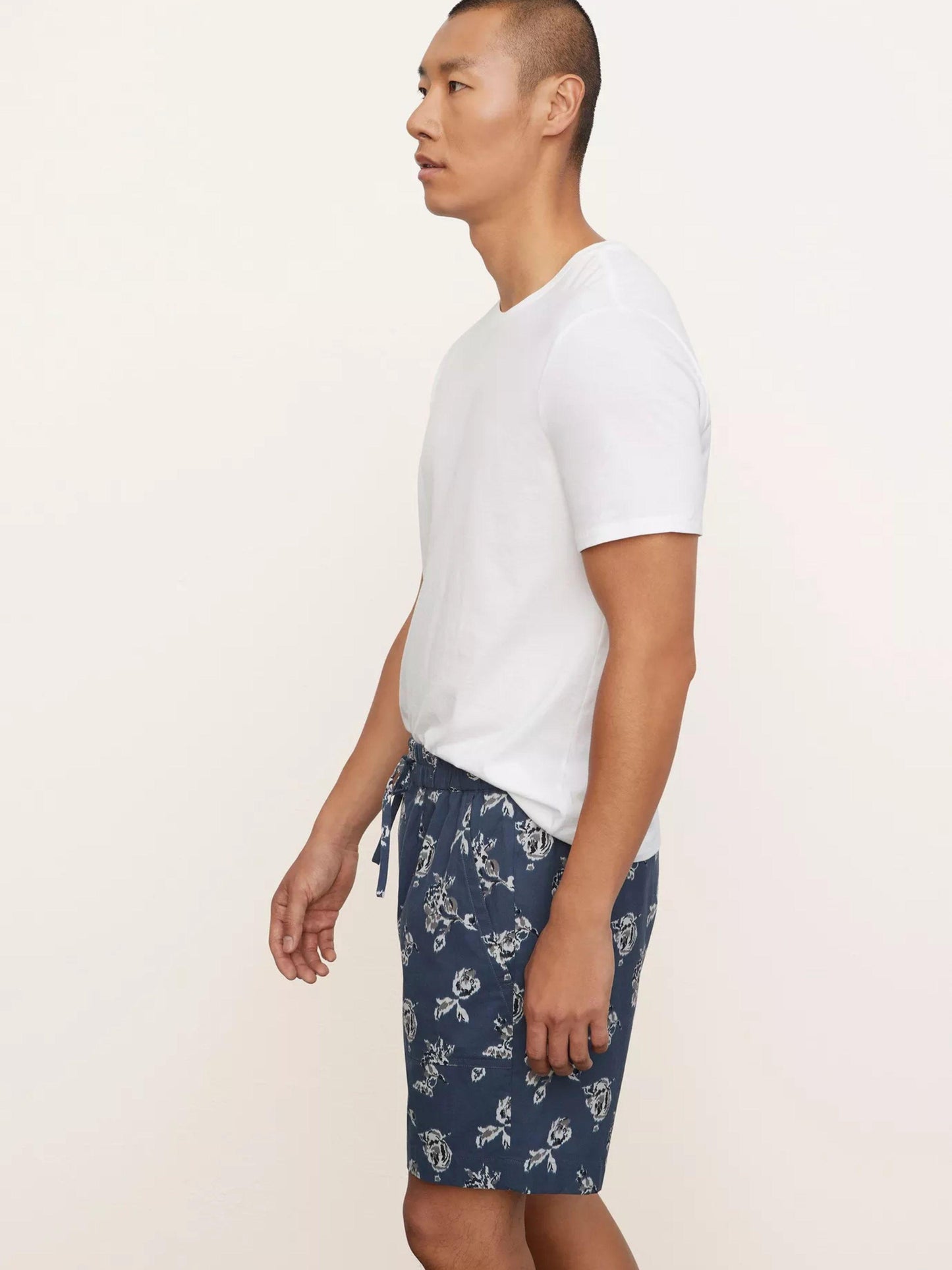 Vince Ikat Floral-Print Pull-On Shorts Men's Large