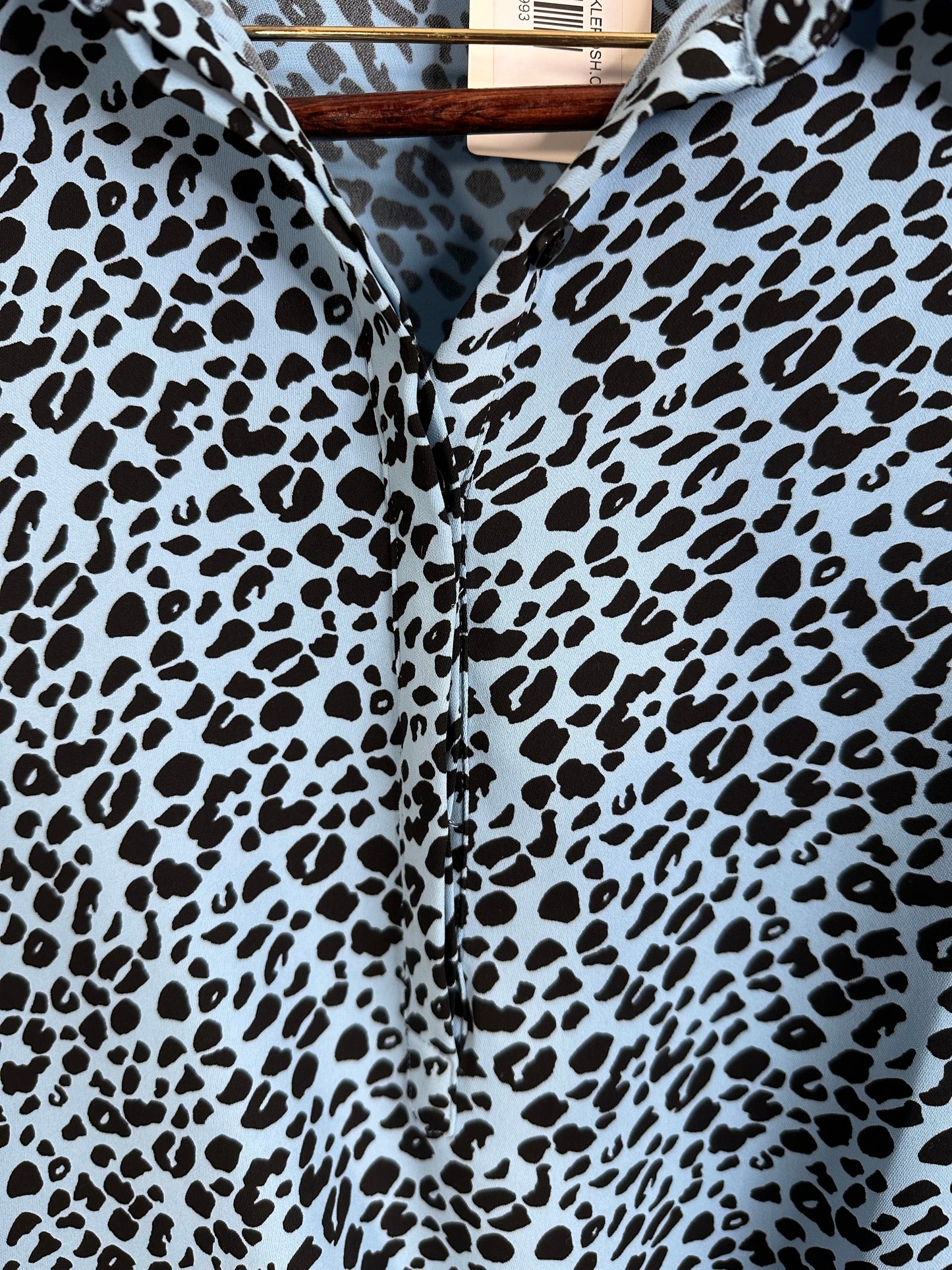 Chico's Classic Fit Blue Leopard Print Blouse With Side Tie Accent Chico's Size 3 US Size 16 / 18 - XL