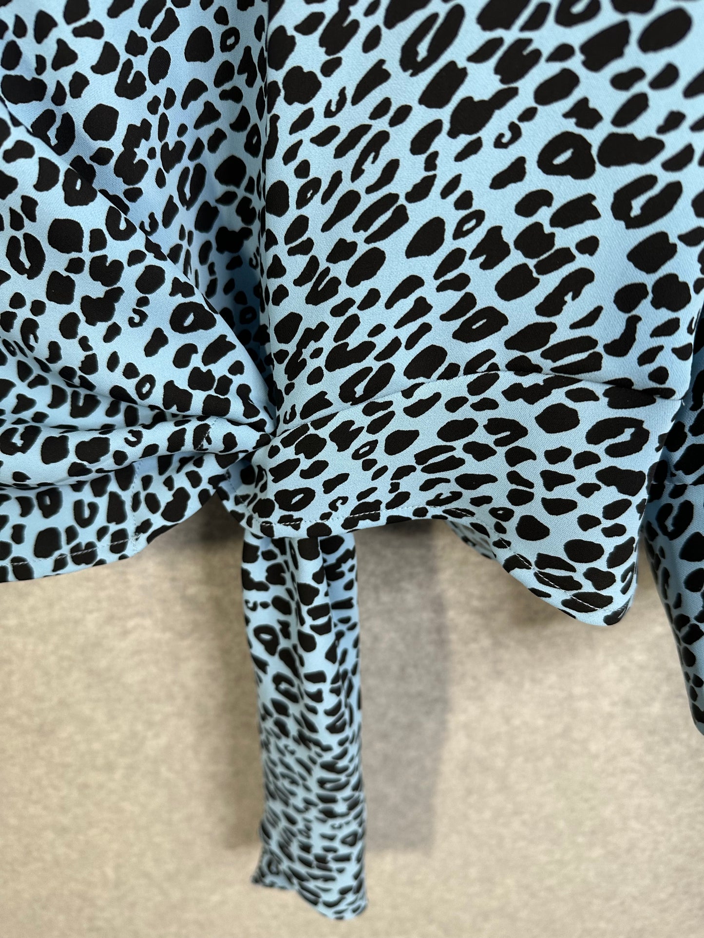 Chico's Classic Fit Blue Leopard Print Blouse With Side Tie Accent Chico's Size 3 US Size 16 / 18 - XL