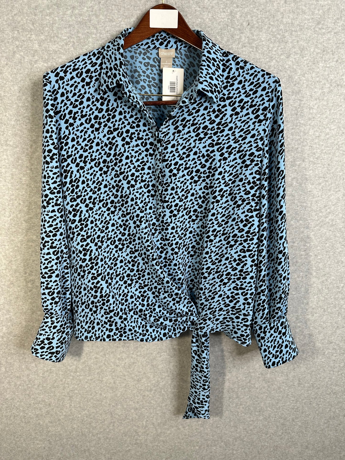 Chico's Classic Fit Blue Leopard Print Blouse With Side Tie Accent Chico's Size 3 US Size 16 / 18 - XL