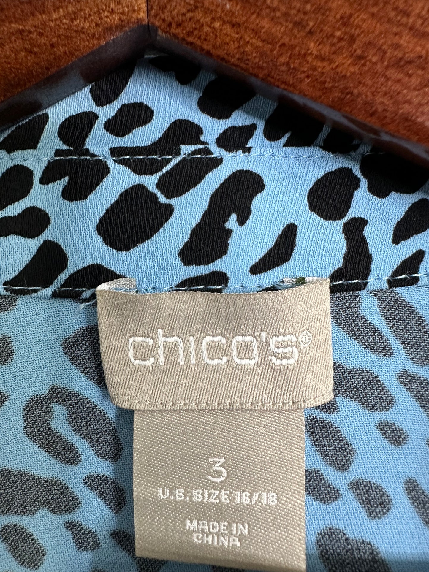 Chico's Classic Fit Blue Leopard Print Blouse With Side Tie Accent Chico's Size 3 US Size 16 / 18 - XL