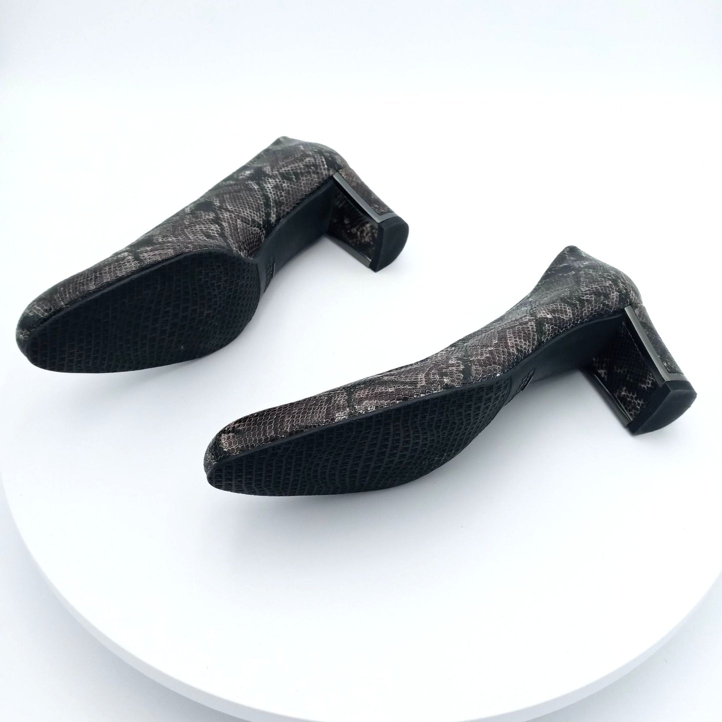 Stuart Weitzman Leather Snake Print Leather Pumps Women's Size 8 Narrow