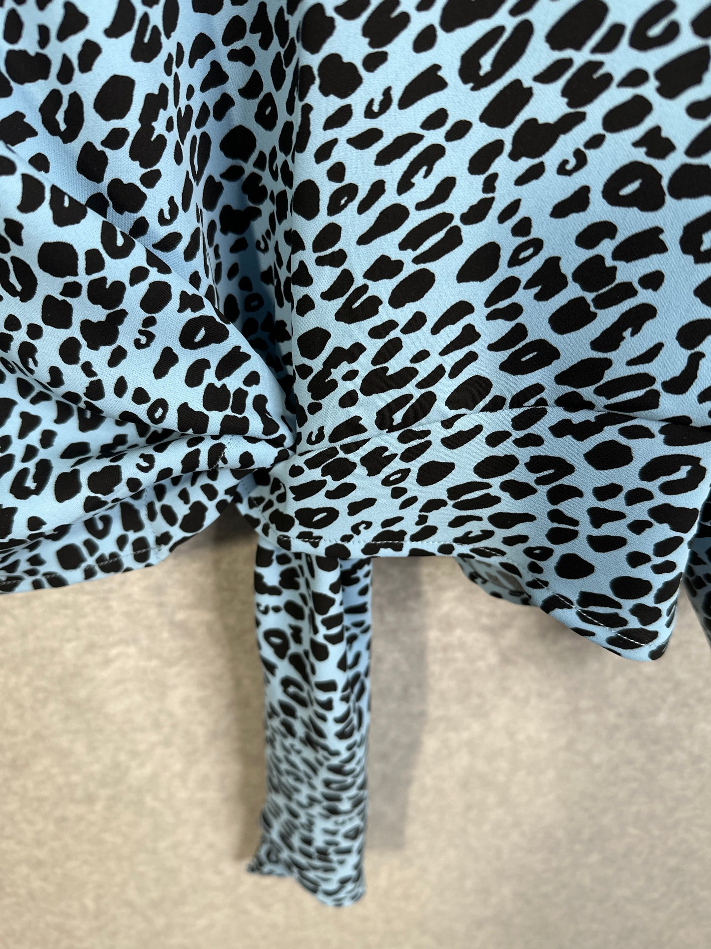 Chico's Classic Fit Blue Leopard Print Blouse With Side Tie Accent Chico's Size 3 US Size 16 / 18 - XL