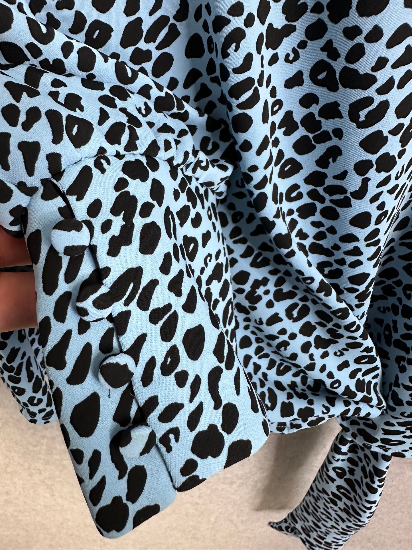 Chico's Classic Fit Blue Leopard Print Blouse With Side Tie Accent Chico's Size 3 US Size 16 / 18 - XL