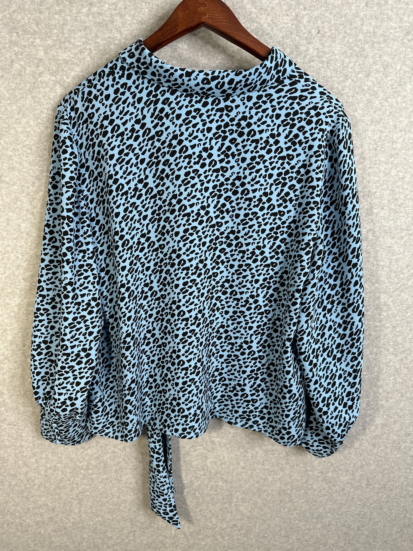 Chico's Classic Fit Blue Leopard Print Blouse With Side Tie Accent Chico's Size 3 US Size 16 / 18 - XL