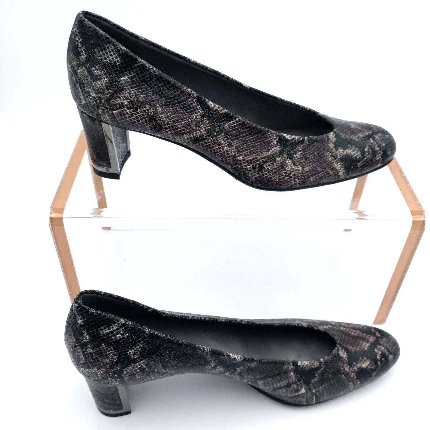 Stuart Weitzman Leather Snake Print Leather Pumps Women's Size 8 Narrow