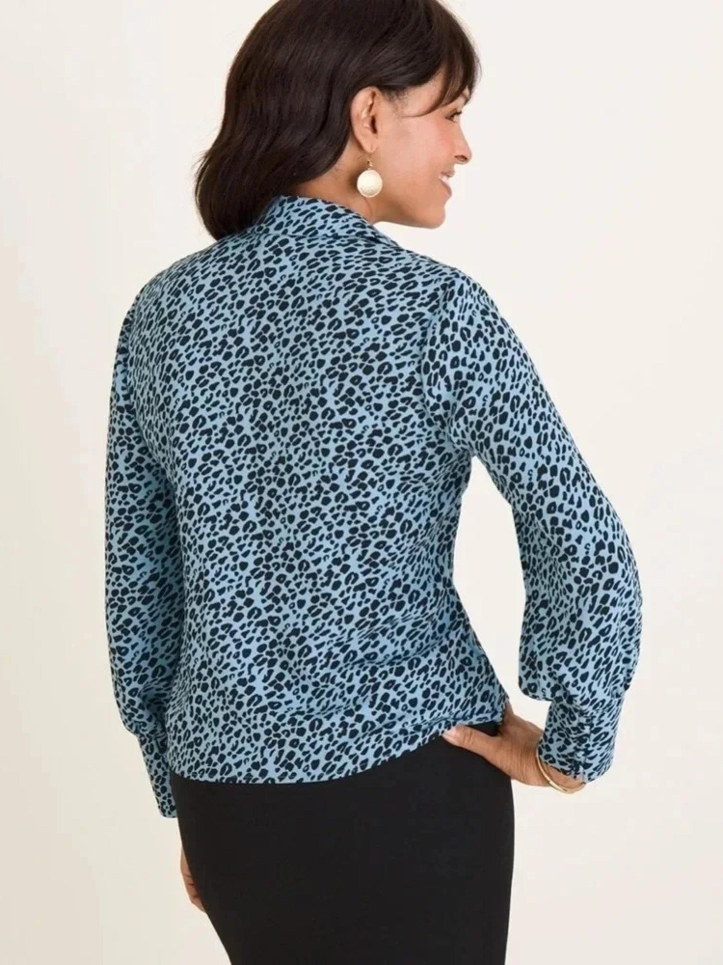 Chico's Classic Fit Blue Leopard Print Blouse With Side Tie Accent Chico's Size 3 US Size 16 / 18 - XL