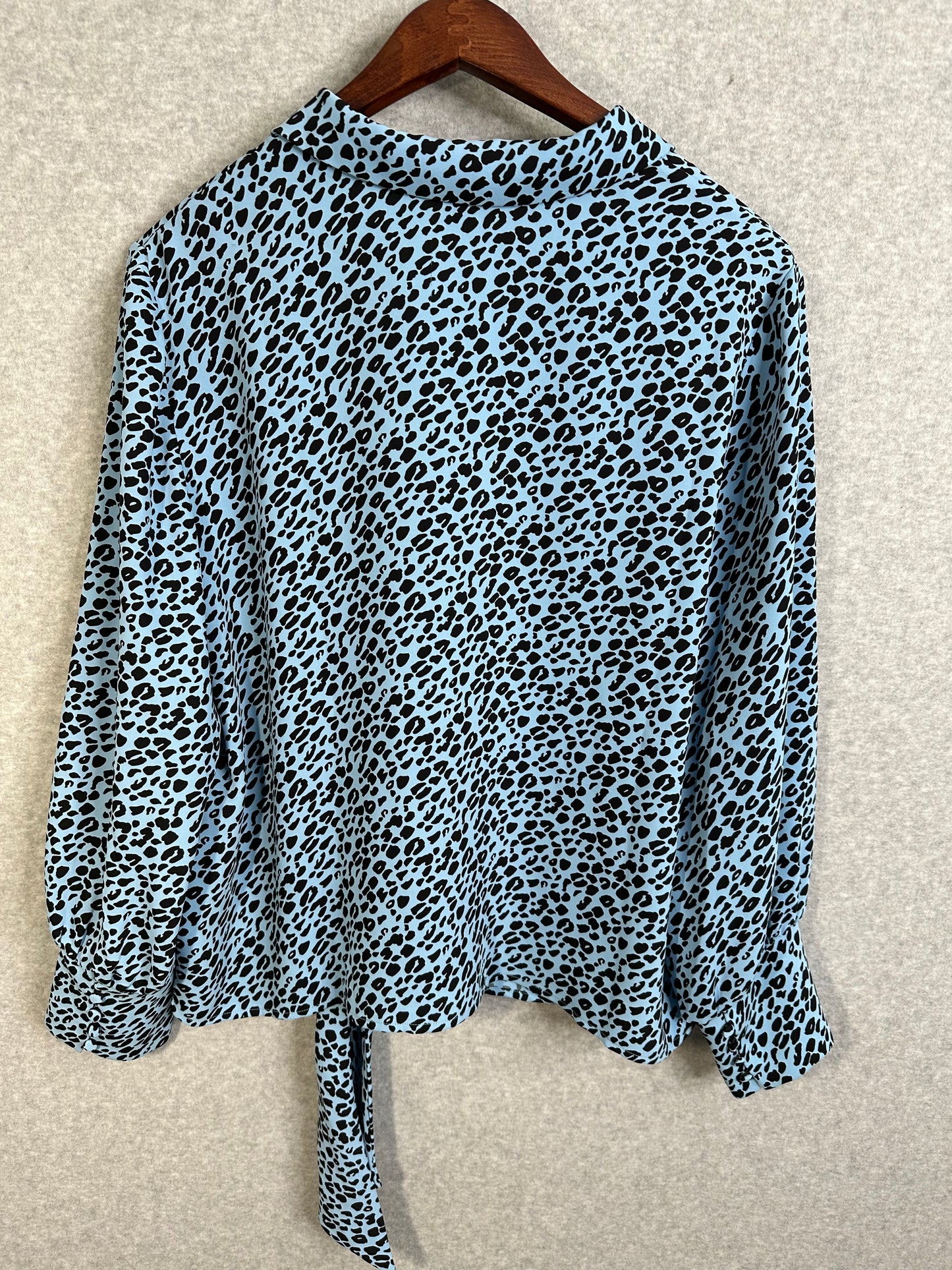 Chico's Classic Fit Blue Leopard Print Blouse With Side Tie Accent Chico's Size 3 US Size 16 / 18 - XL