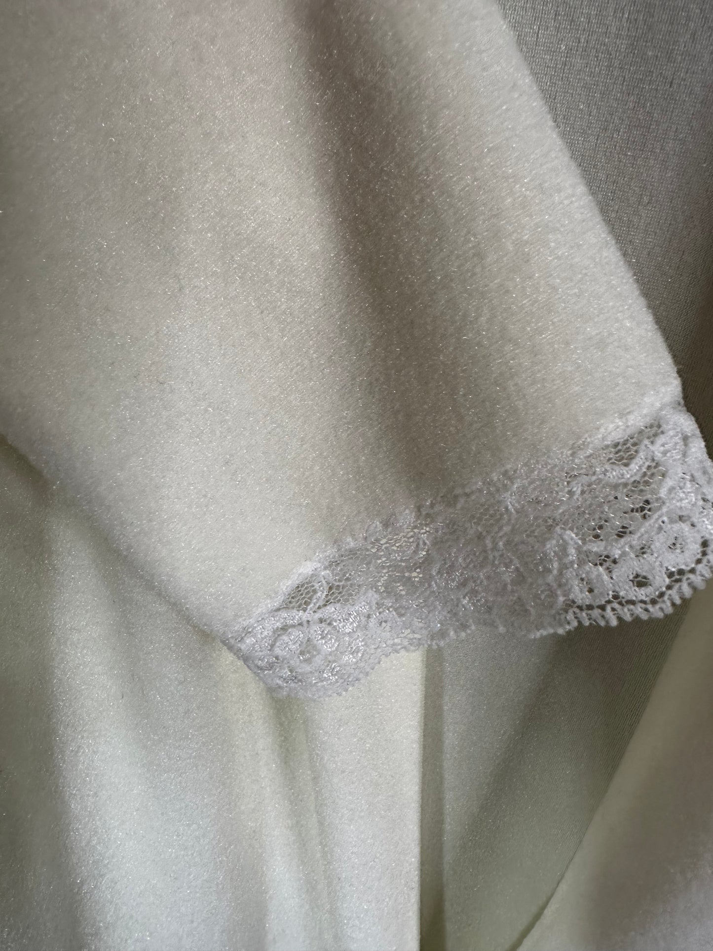 Vanity Fair Velour Chemise Gown Size Small