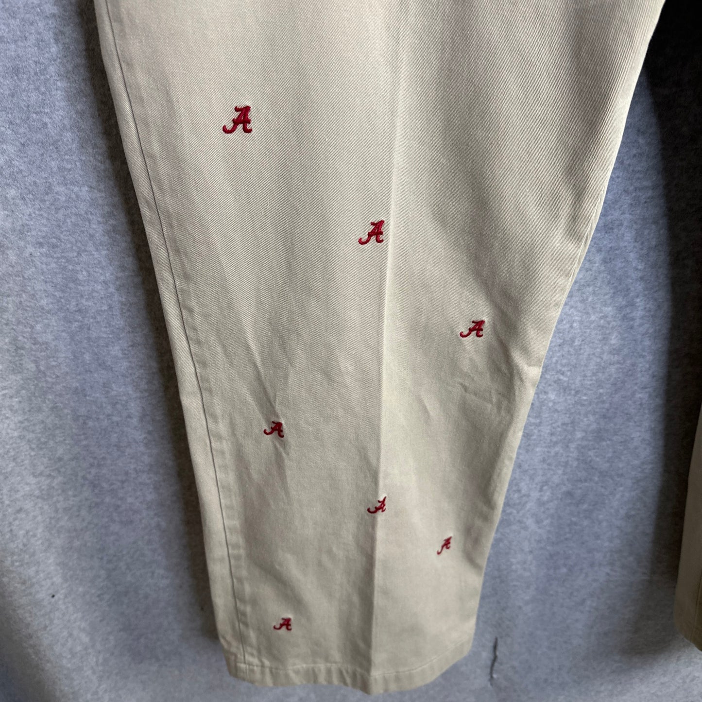Campus Chinos University Of Alabama Crimson Tide Cotton Twill Khaki Chinos - A Logo Pattern Men's 42X30