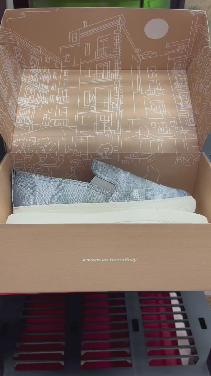 Videos showing shoes in box